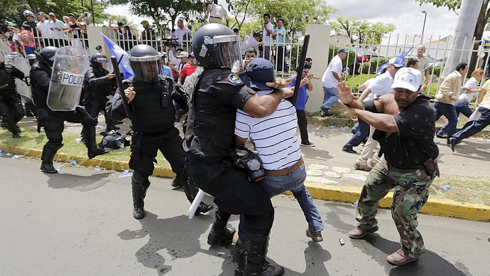Никарагуа траур. Никарагуа протесты. Полиция Никарагуа. Манагуа преступность. Никарагуа Манагуа люди.