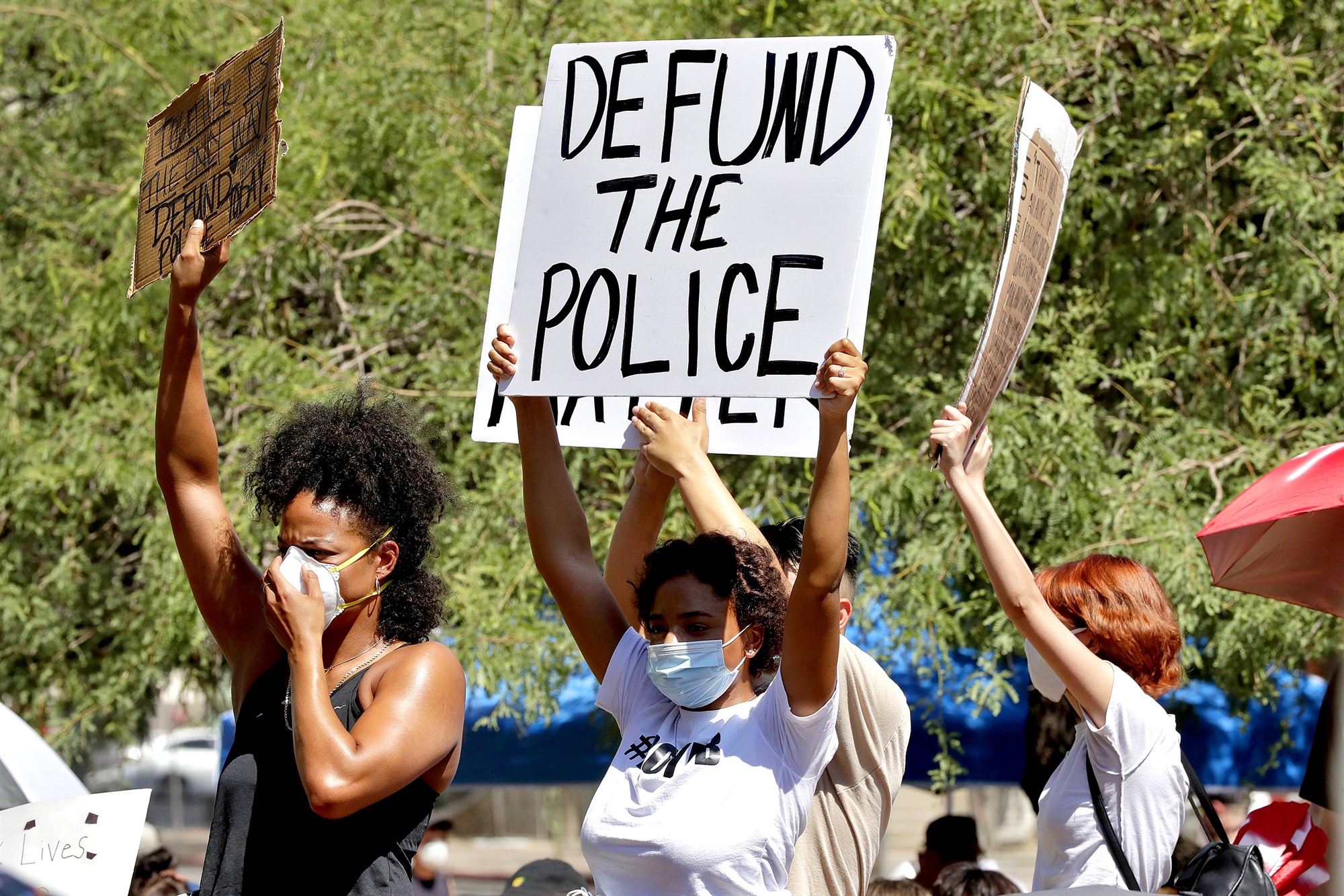 200608-defund-the-police-protest-sign-ew-358p_979b1663e9427a13dda009acd513209d.fit-2000w.jpg