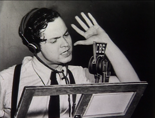 Orson-Welles-on-radio.png