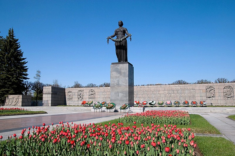 Piskaryovskoye Memorial Cemetery.jpg