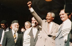 Wmandela_at_synagogue_normal_size.jpg