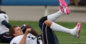 aa-breast-cancer-tom-brady-wearing-pink-shoes.jpg