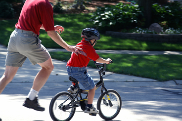 dad_preschooler_bicycle.jpg