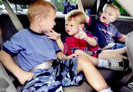 kids-buckled-up-in-the-back-seat_100339583_m.jpg