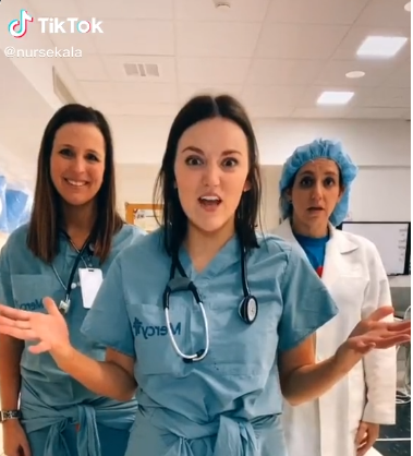 viral-tiktok-videos-show-médicos-bailando-en-coronavirus-uno-incluso-da-libre-ipad-a-pacientes.png